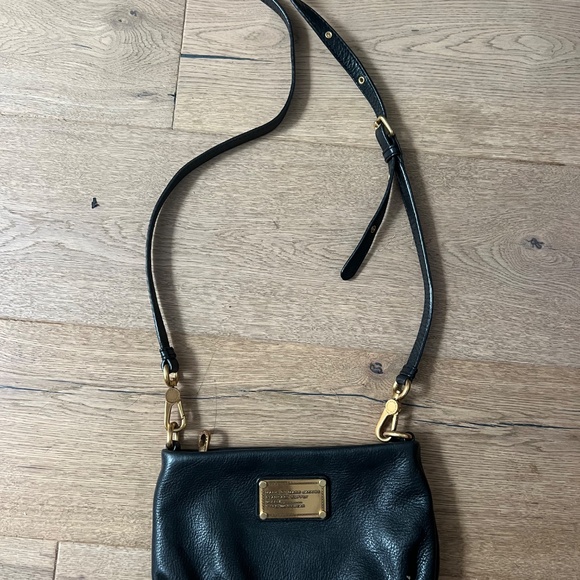 Marc Jacobs leather crossbody in black - Picture 2 of 9